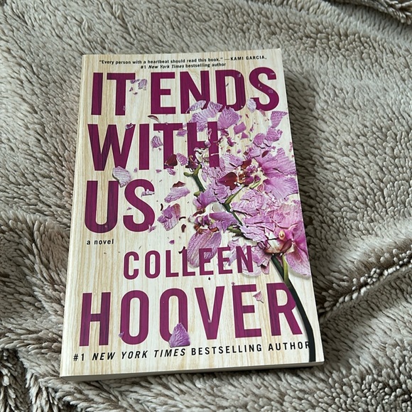 It Ends With Us- Colleen Hoover - Picture 1 of 2